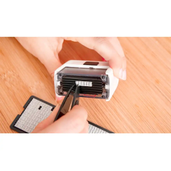 Sello avery especial tejidos personalizable 3 lineas 288 caracteres con pinza y tira termoadhesiva lavable negro