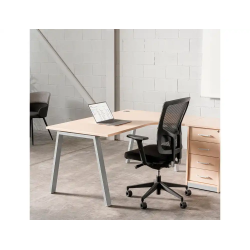 Silla de oficina rocada brazos regulables asiento tela ignifuga y respaldo malla color negro