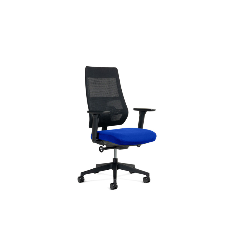 Silla rocada direccion con brazos regulables base polimero respaldo de malla y asiento en tela azul